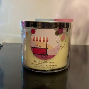 💎2 for $35💎. Bath & body works 14.5oz berry waffle cone 3 wick candle